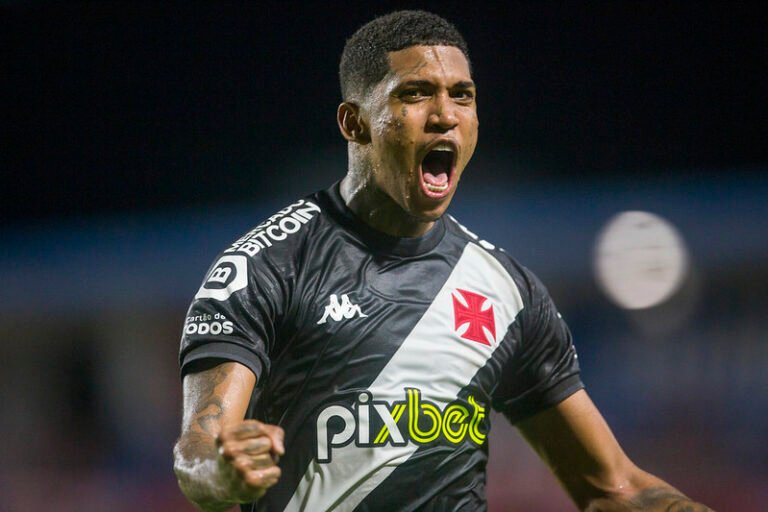 Raniel pretende seguir no Vasco, que discute possibilidade com Santos