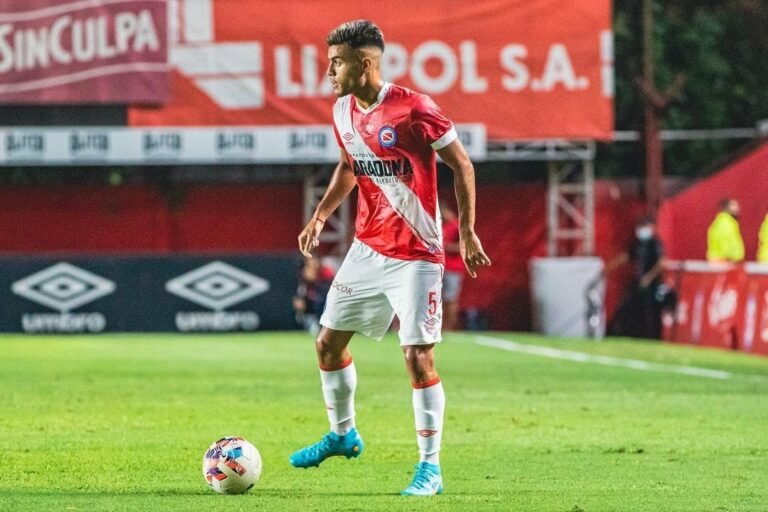 Fausto Vera está prestes a assinar com Corinthians, diz jornalista