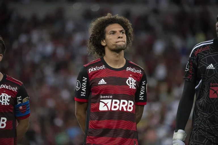 Flamengo aceita proposta por Willian Arão, mas impõe condição