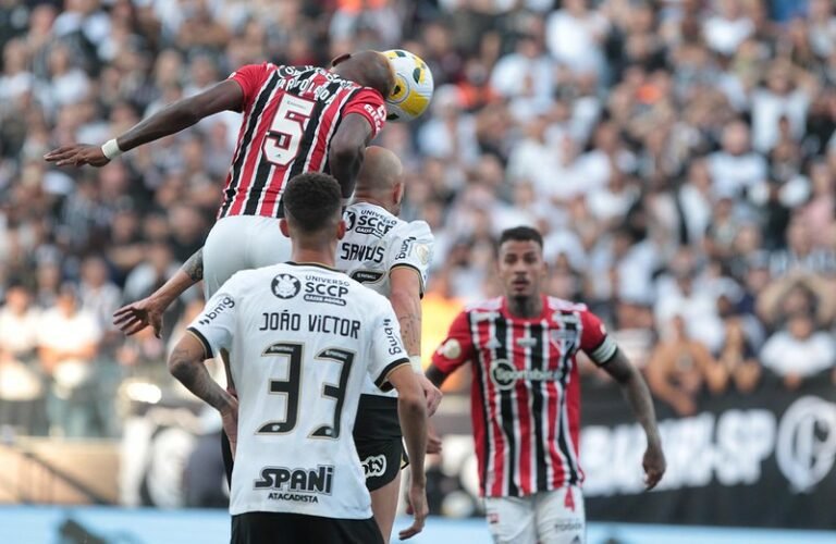 Corinthians será julgado no STJD por cantos homofóbicos contra o São Paulo