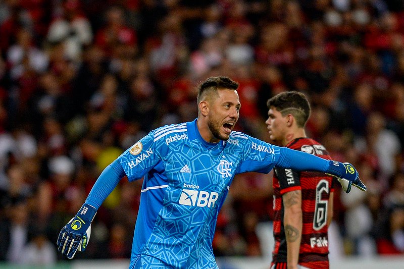 Desfalque do Flamengo há mais de um mês, Diego Alves relata incômodo muscular