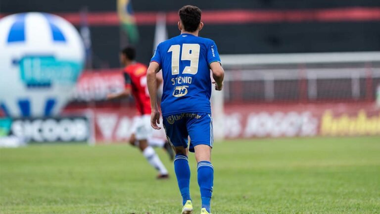 De volta ao Cruzeiro, Stênio será opção para restante da temporada