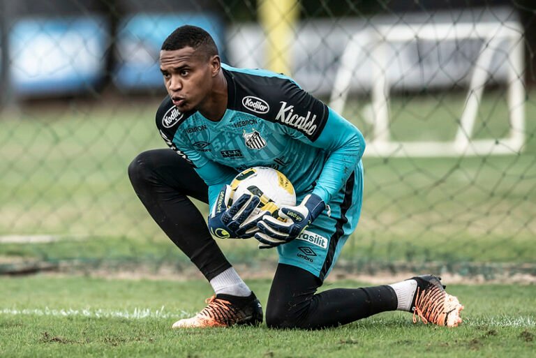 John é liberado do jogo contra o Fortaleza para negociar saída do Santos, veja os interessados