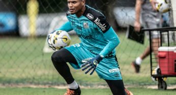 Santos aceita negociar goleiro John nesta janela; clubes do Brasil e exterior têm interesse