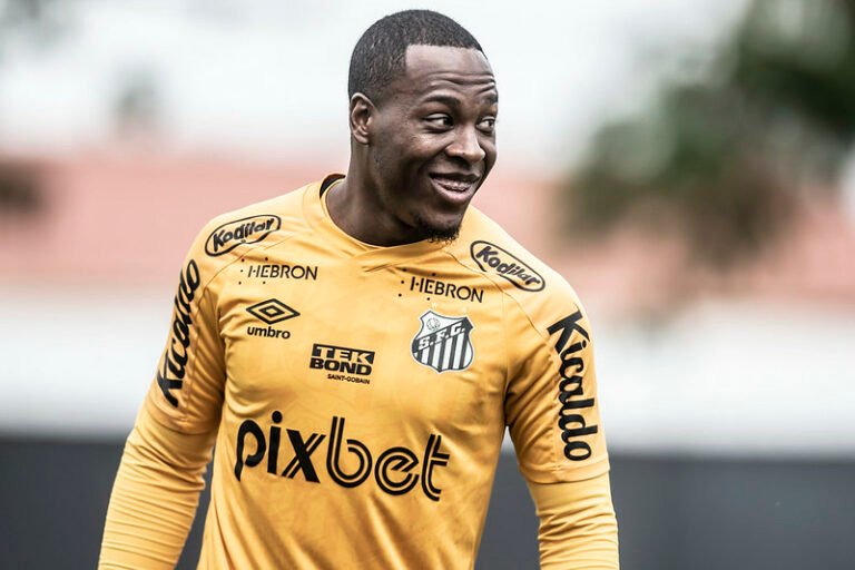 Titular com Bustos, Jhojan Julio perde espaço e não atua há quase um mês