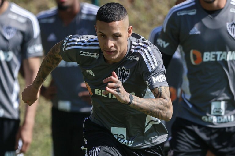 Ainda sem Zaracho, Atlético anuncia lista de relacionados para duelo contra o Juventude