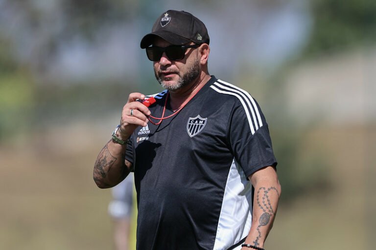 Revelação da temporada, Rubens fala sobre Turco Mohamed e oportunidades com o treinador