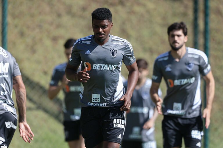 Novos reforços do Atlético Mineiro já treinam com elenco e esperam abertura da janela de transferências para jogar