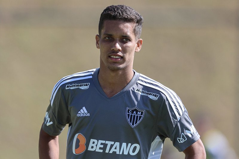Rodrigo Caetano fala sobre possibilidade de renovação do vínculo de empréstimo entre Atlético e Pedrinho em 2023