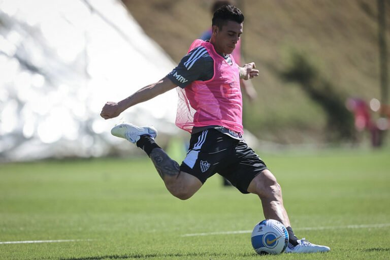 Jurídico do Atlético Mineiro monta esquema para tentar reduzir pena de Pavón na Conmebol