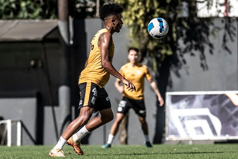 Bustos terá pressão e cinco mudanças no Santos pela Copa Sul-Americana