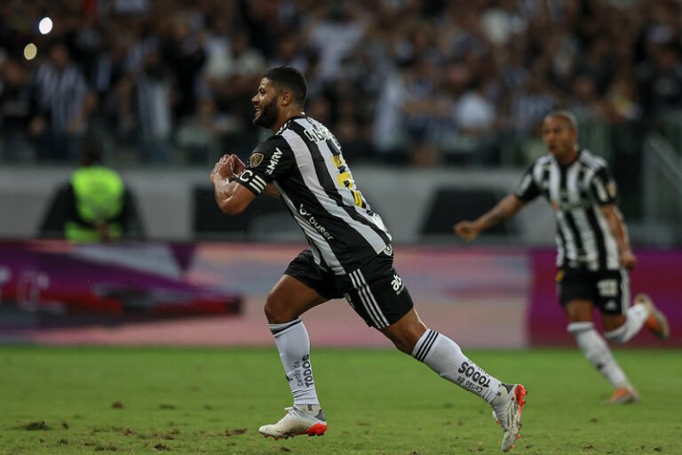 Com 11 gols, Hulk se iguala a Jô como o maior artilheiro do Atlético na história da Libertadores