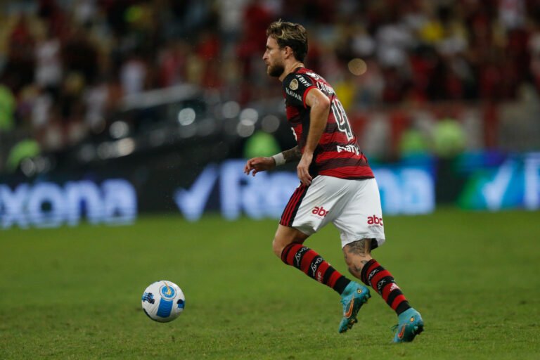 Braga pode fazer nova investida por Léo Pereira após vender zagueiro