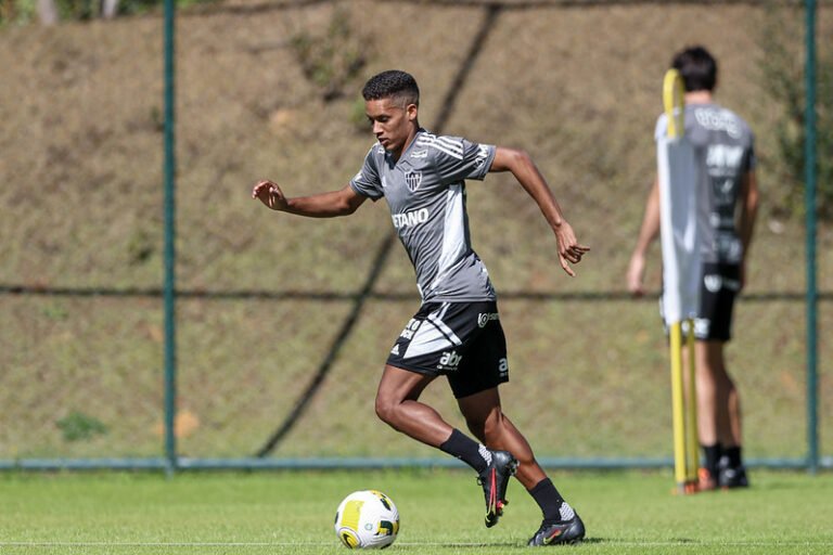 Pedrinho é apresentado pelo Atlético Mineiro e falou sobre a ansiedade em estrear no Galo
