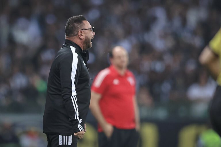 Turco Mohamed analisa postura defensiva do São Paulo e critica lances polêmicos da arbitragem