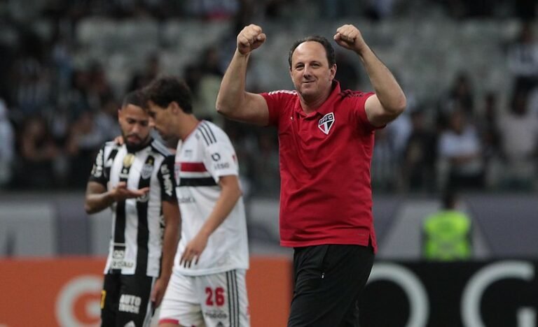 Rogério Ceni reclama de intervenções do VAR em empate diante do Atlético Mineiro