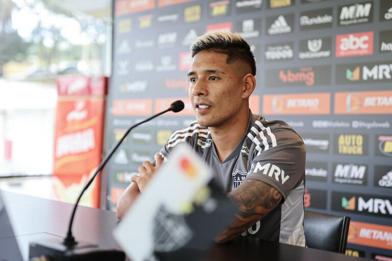 De volta aos gramados, Zaracho fala sobre sua forma física e parceria com Nacho Fernández no meio de campo alvinegro