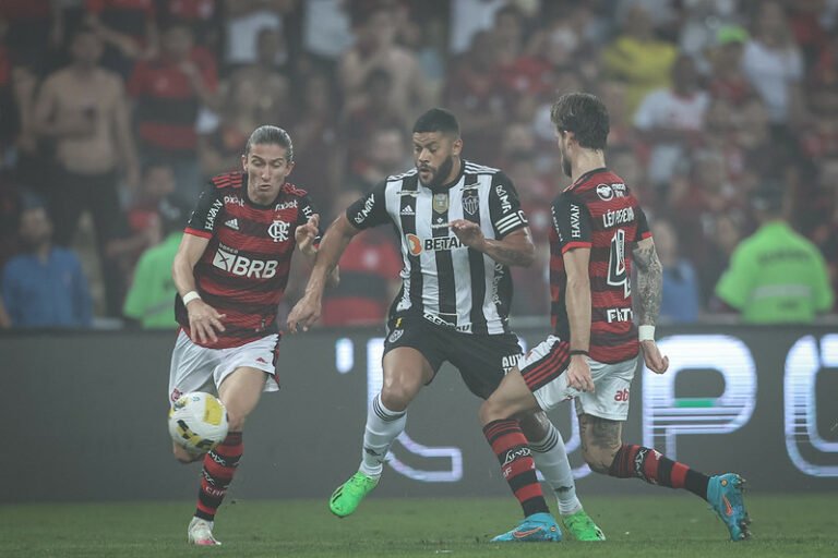 Em noite desastrosa, Hulk fala sobre eliminação e perda de peso durante duelo com o Flamengo