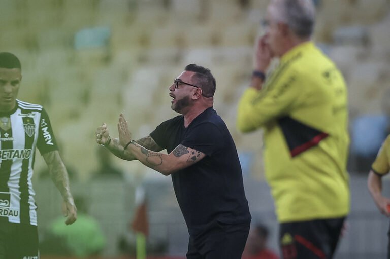 Turco Mohamed fala sobre desempenho abaixo diante do Flamengo: “Todos somos humanos e temos dias ruins”