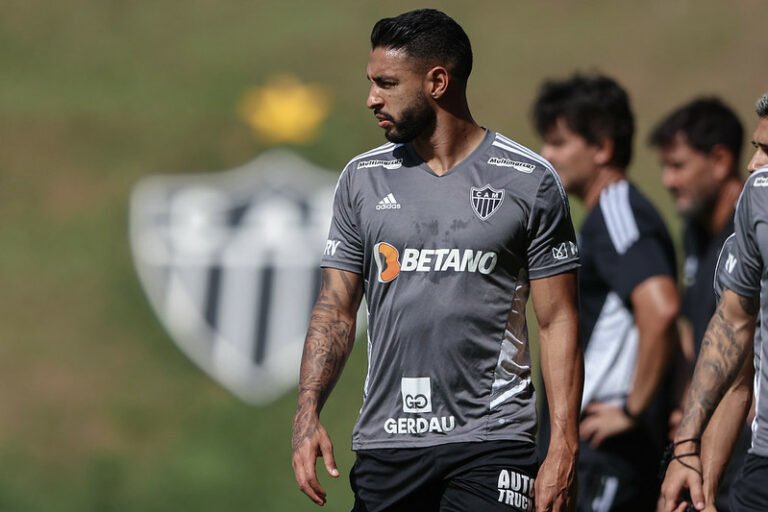 Atlético Mineiro recebe propostas da Europa pelo zagueiro Nathan Silva, afirma jornalista