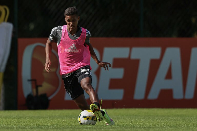 Pedrinho é registrado no BID e pode estrear pelo Atlético Mineiro