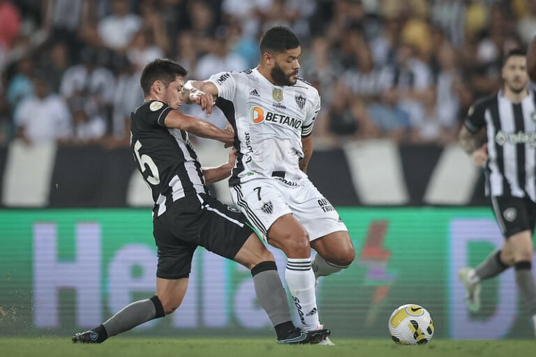 Hulk evita comentar lance polêmico no fim de Atlético e Botafogo e fala em foco na liderança