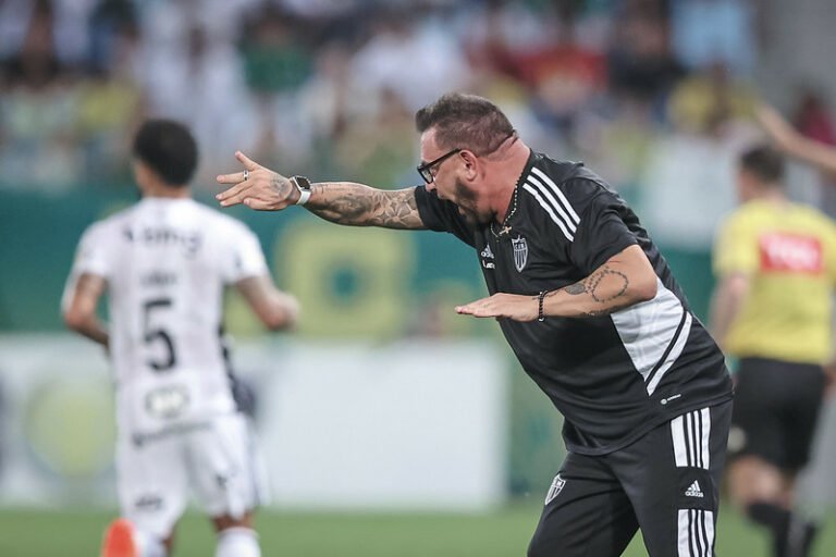 Turco Mohamed fala sobre dificuldades diante o Cuiabá e pede desculpas a torcida do Atlético Mineiro
