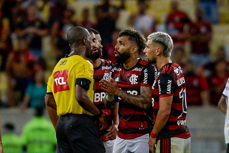 ABSOLVIDOS: STJD concorda com pedido de defesa apresentado pelo Flamengo e absolve Gabigol e Arrascaeta