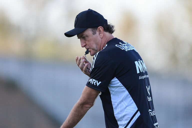 ESTREIA? Novo contrato de Cuca é registrado no BID e treinador já pode estrear pelo Atlético Mineiro