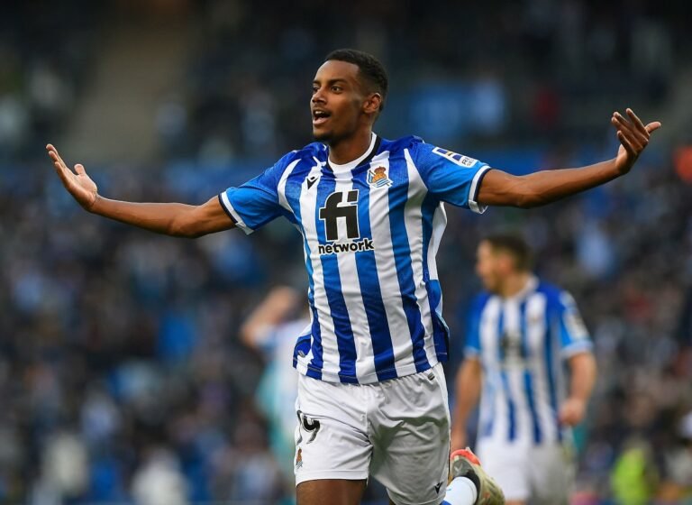 Alvo do Real Madrid, Isak recebe proposta do Newcastle