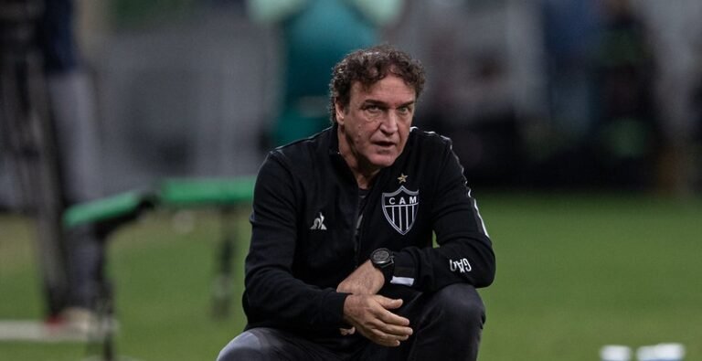 Cuca no reencontro com o Santos, fala em ‘dívida’ e evidencia desejo de retorno
