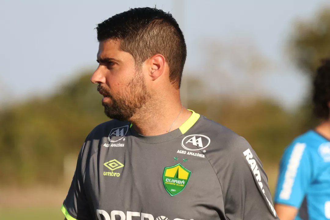‘Meus jogadores deram uma lição de como jogar futebol’, diz António Oliveira, após jogo contra Atlético-MG