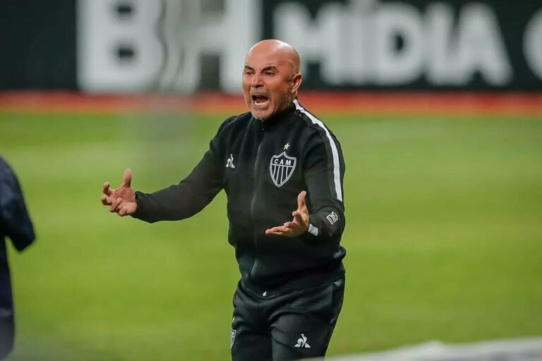 Jorge Sampaoli aceitaria retornar ao Atlético Mineiro, segundo staff do treinador