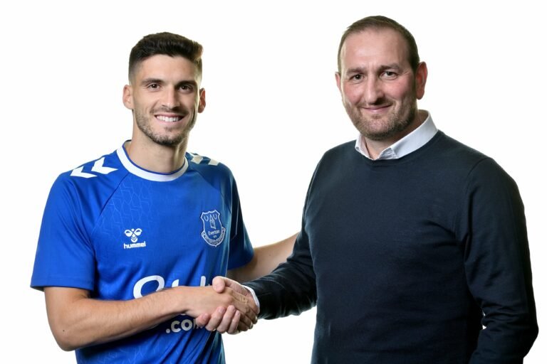 Oficial: Sporting empresta Rúben Vinagre ao Everton