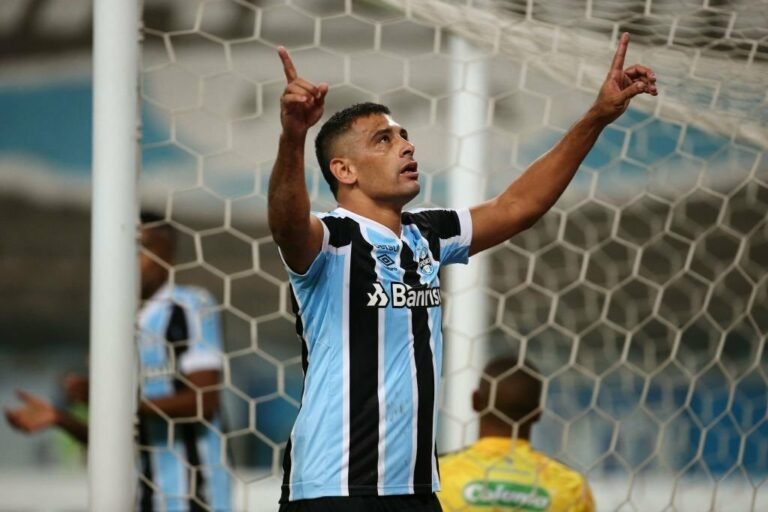 Diego Souza revela vontade de ter jogado no Santos: “Não tem um jogador que recusaria”