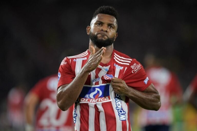 Negociação tem reviravolta e Borja pode assinar com River Plate