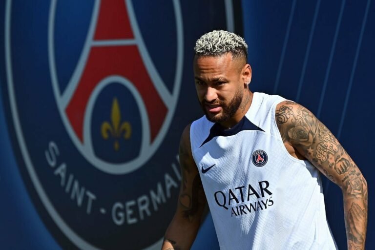 Galtier comenta sobre possível indisciplina de Neymar: “Não estamos no exército”