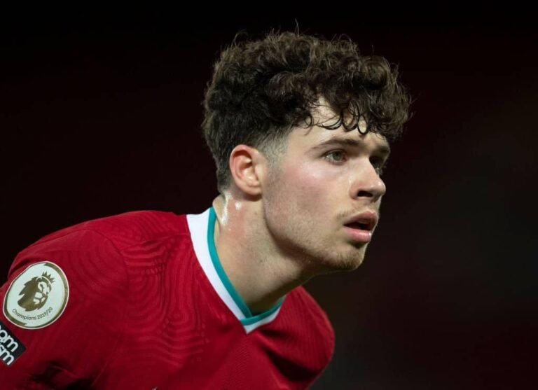 Promessa se despede do Liverpool e assina com adversário da Premier League