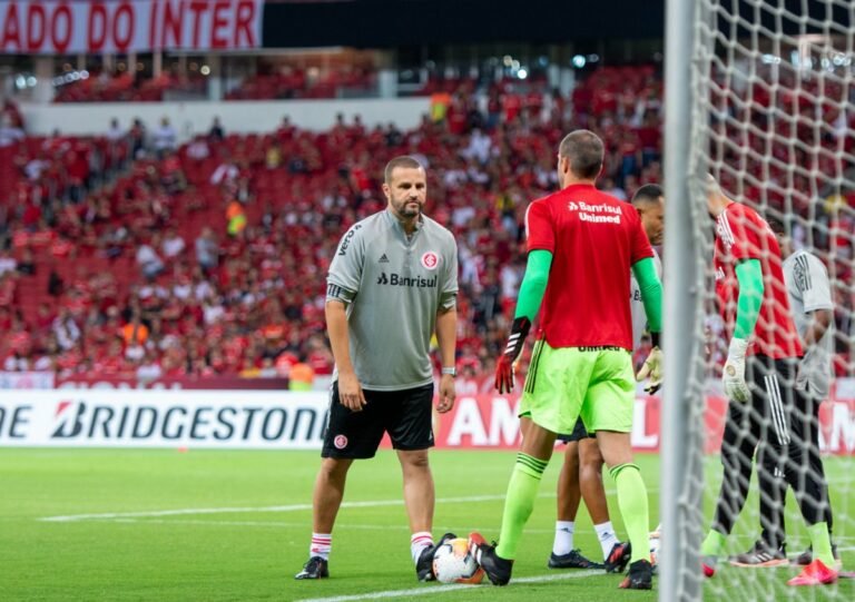 Internacional demite preparador de goleiros