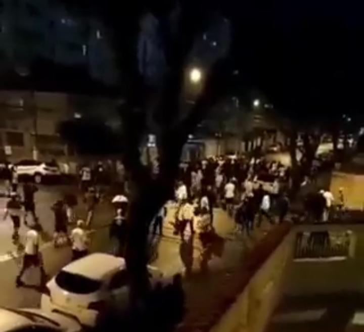 Confronto entre torcedores e PM após o jogo do Santos tem até carro incendiado