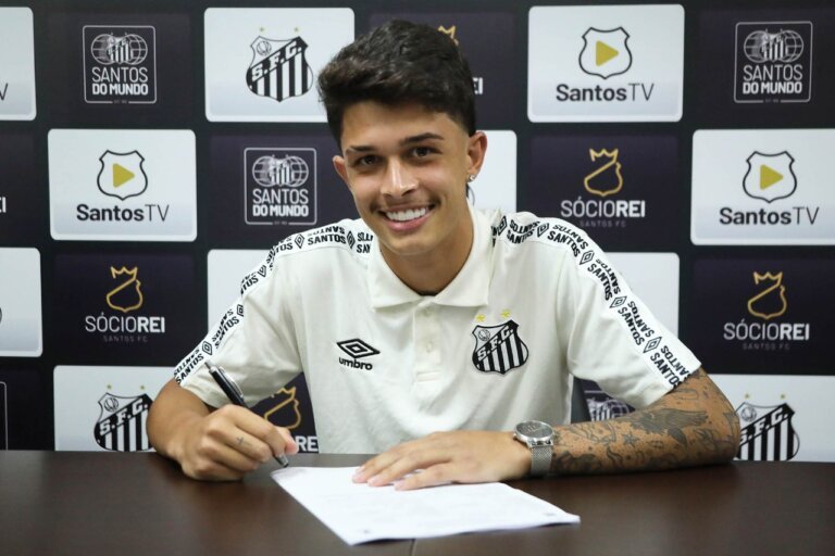 Enfim, Santos renova com lateral Pedro Scaramussa