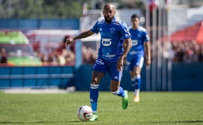 Chay avalia estreia e critica gramado em empate do Cruzeiro