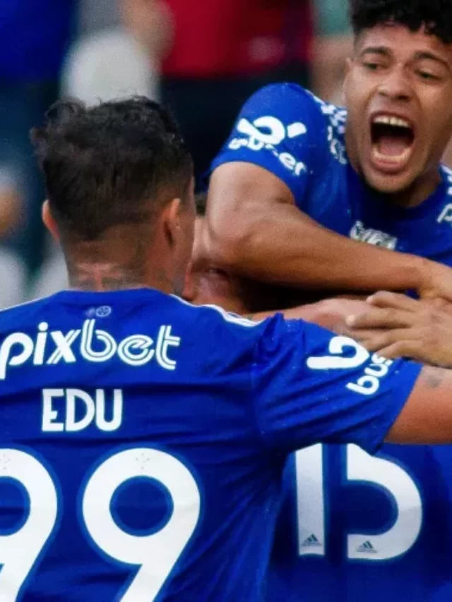 cropped-adriano-comemora-com-companheiros-gol-marcado-na-partida-entre-cruzeiro-e-novorizontino-pela-serie-b-1658088747043_v2_900x506.jpg-1.webp