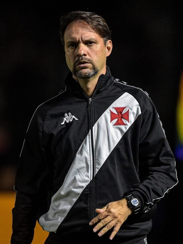 cropped-mauricio-souza-tecnico-do-vasco-na-partida-contra-o-operario-pela-serie-b-1656111258919_v2_4x3.jpg