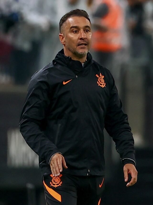 cropped-tecnico-vitor-pereira-comanda-o-corinthians-em-partida-contra-o-avai-no-brasileirao-2022-1650200903710_v2_1x1-1.jpg