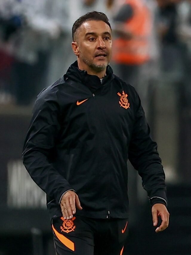 cropped-tecnico-vitor-pereira-comanda-o-corinthians-em-partida-contra-o-avai-no-brasileirao-2022-1650200903710_v2_1x1.jpg