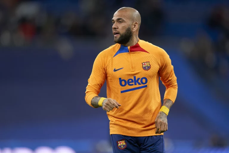 Daniel Alves é procurado por clubes mexicanos após sair do Barcelona