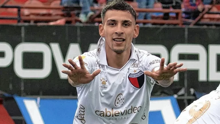 Santos negocia contratação de lateral argentino