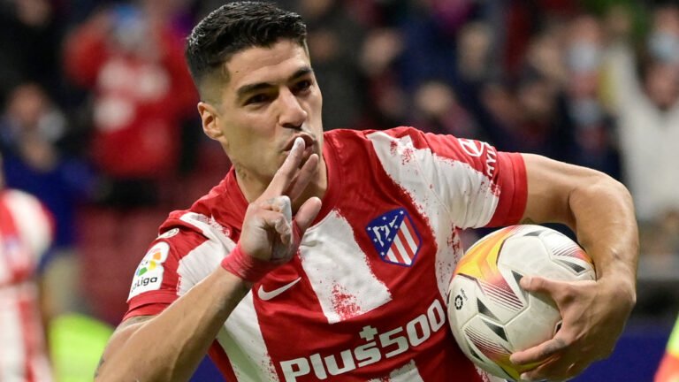 Luis Suárez avalia propostas para permanecer no Futebol Europeu