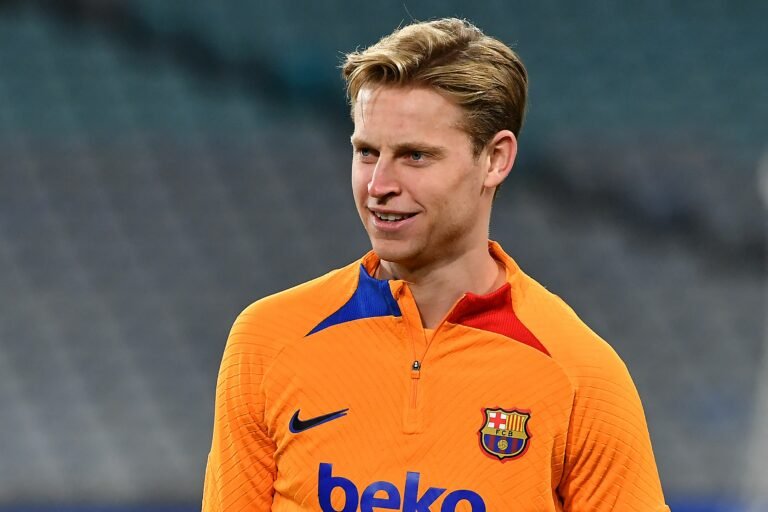 Barcelona cogita emprestar De Jong